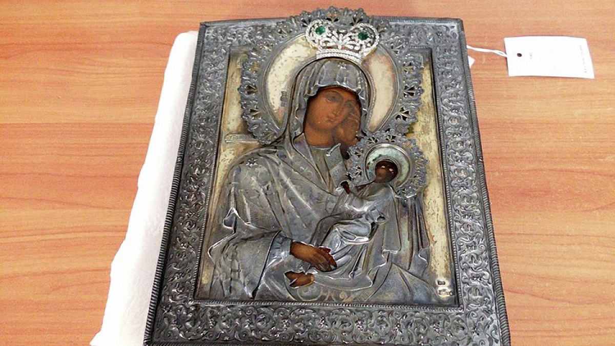 Старинную икону пытались вывезти из Украины под видом канцтоваров