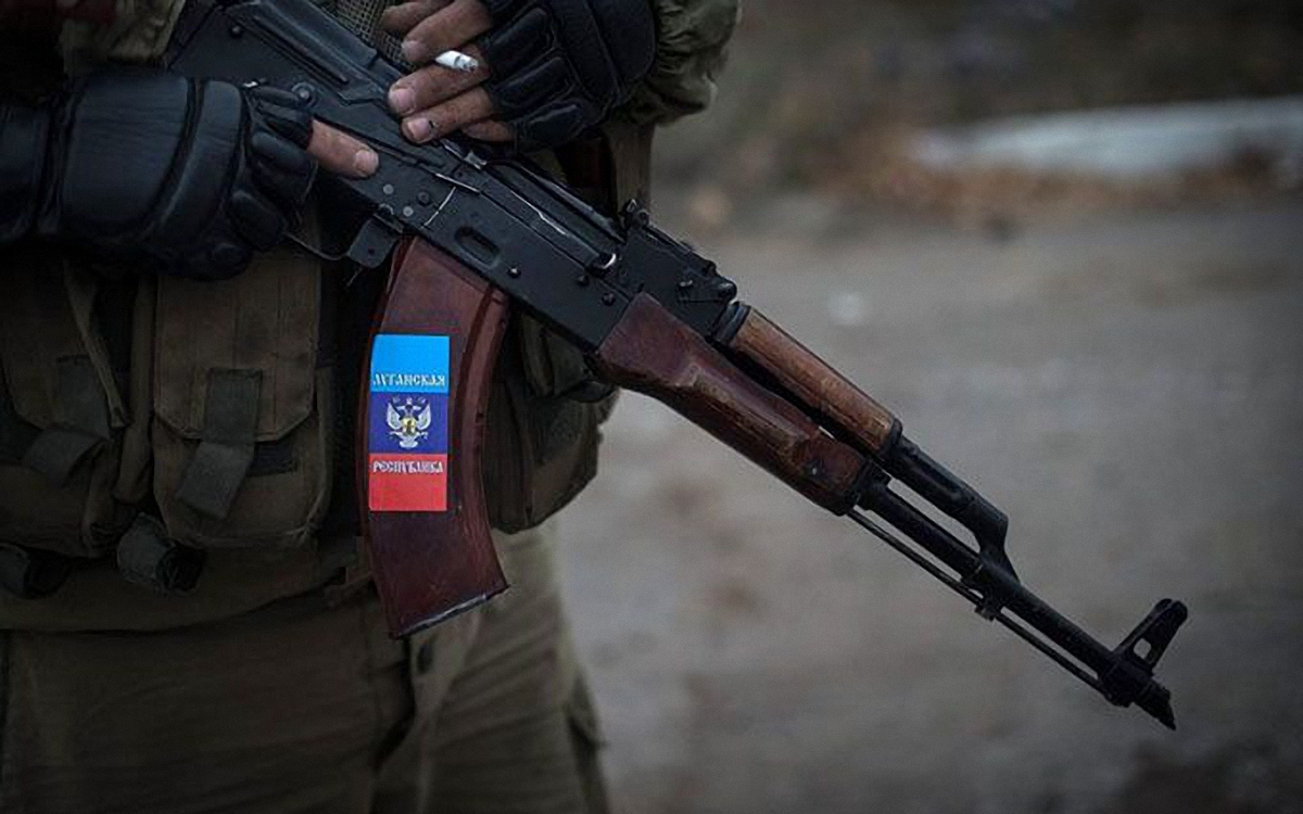 Не соблюдали траур: боевики зверски избили детей, живших по соседству с Моторолой