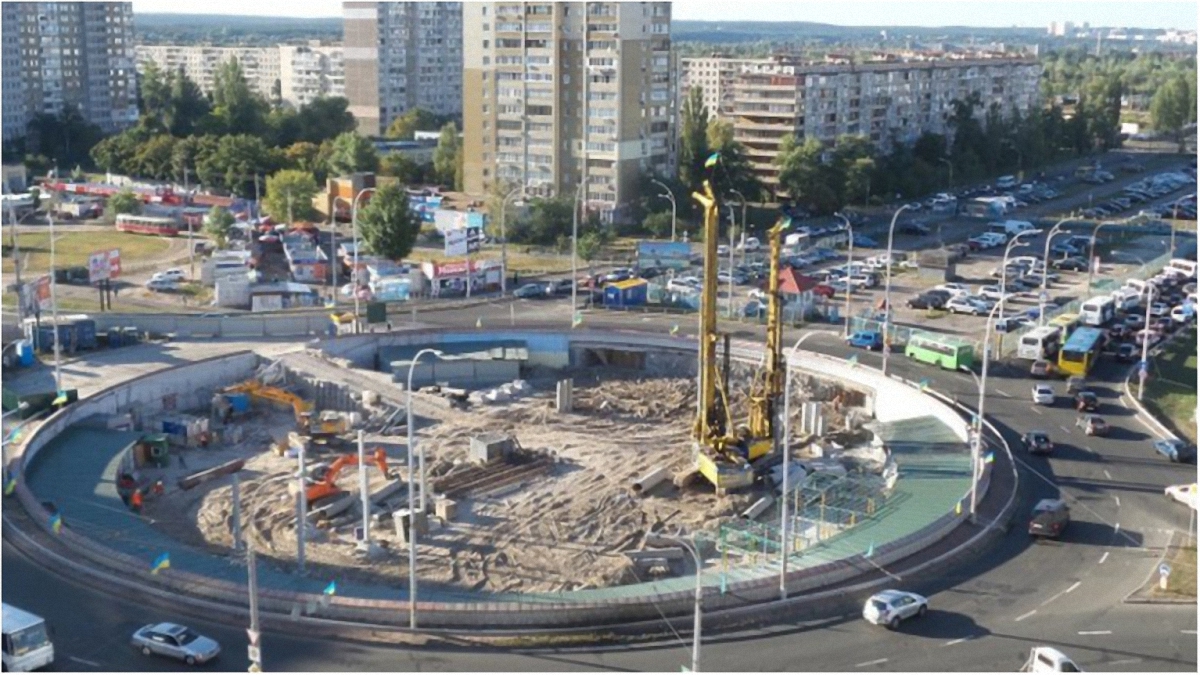 Скандальная станция метро в Киеве не работает из-за сообщения о минировании