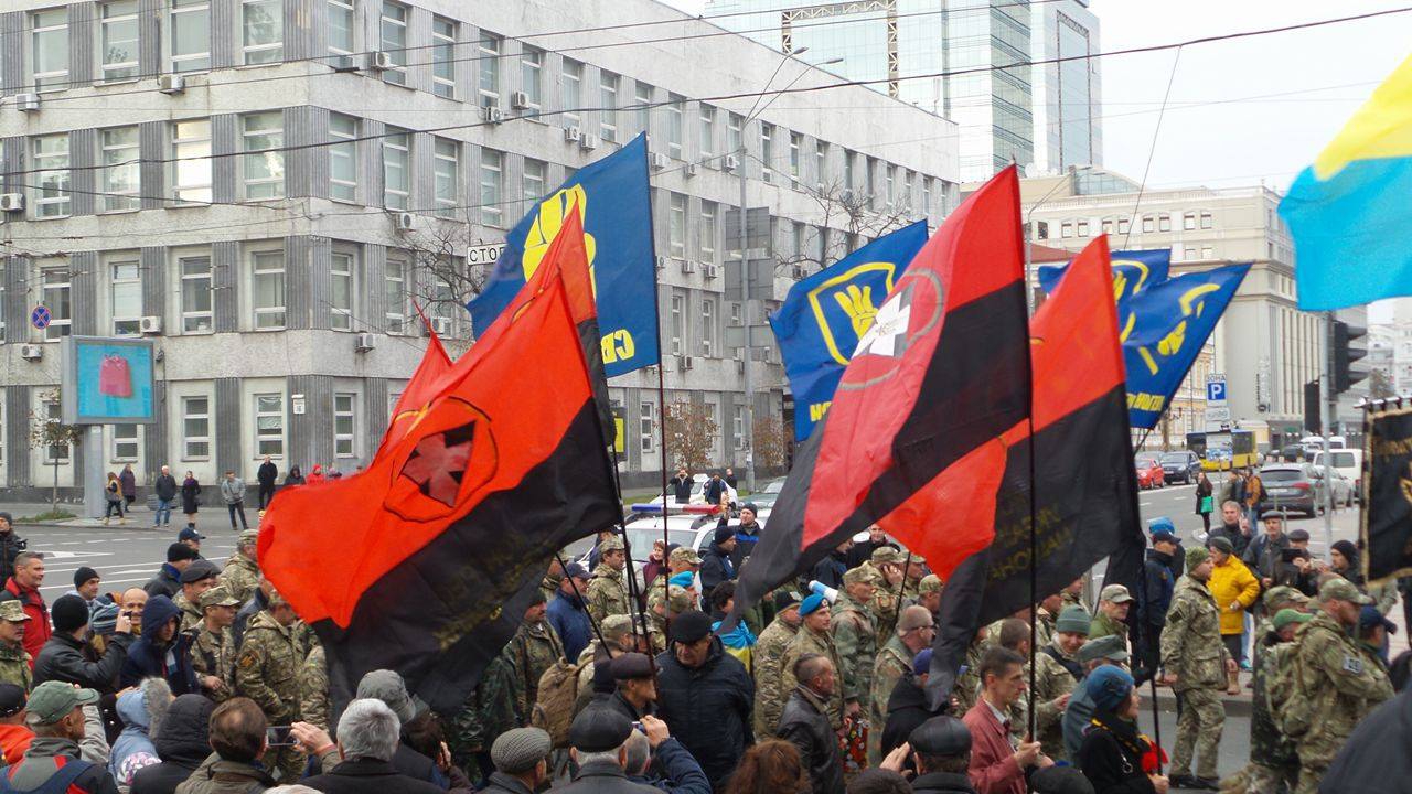 Начался марш Славы Героев в сторону Крещатика и Михайловской площади