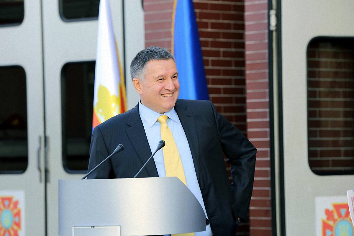 Аваков поспешно вернул удаленный пост о "маргинале" Трампе