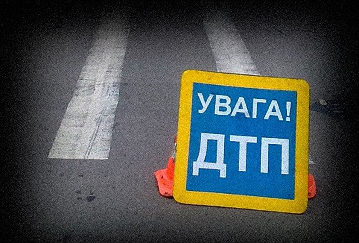 Масштабное ДТП в Киеве - внедорожник столкнулся с маршруткой и перекрыл дорогу