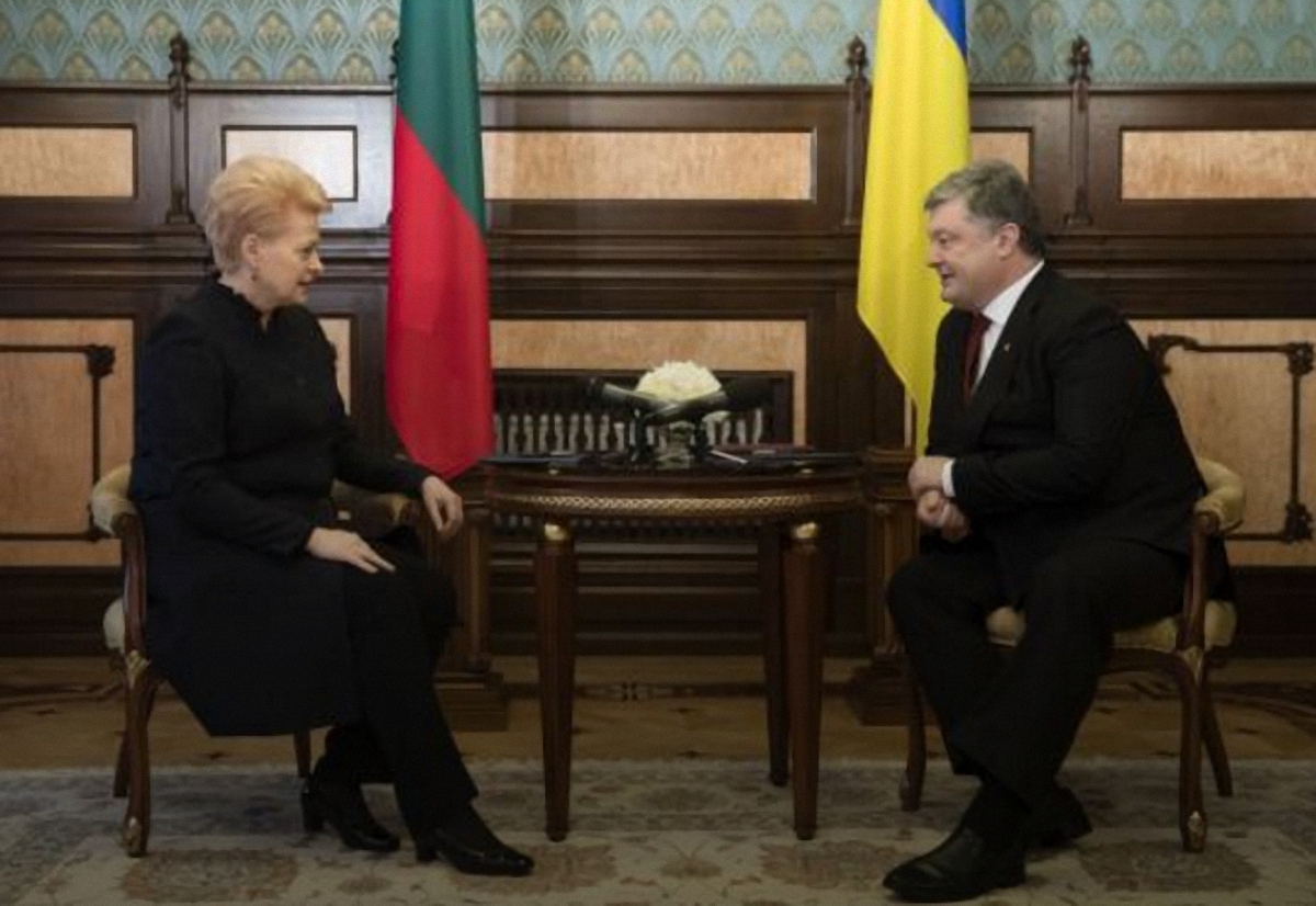 Порошенко и Грибаускайте подписали дорожную карту на следующие два года
