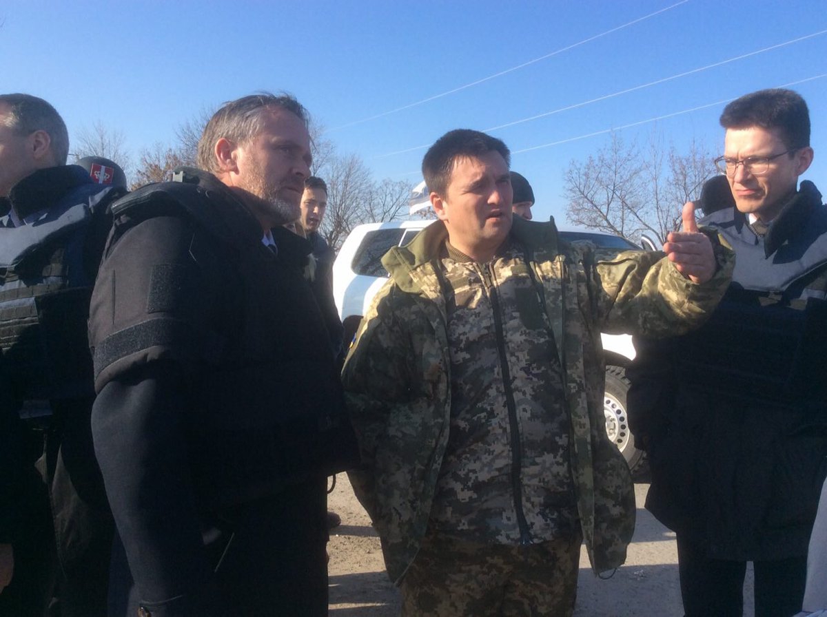 Из-за обстрелов боевиков Климкин застрял под Мариуполем с главой МИДа Дании