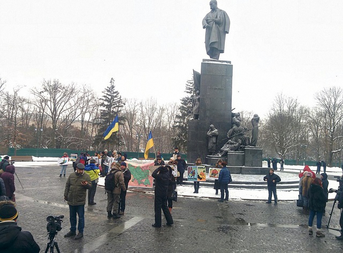 У российского консульства в Харькове спели гимн Украины