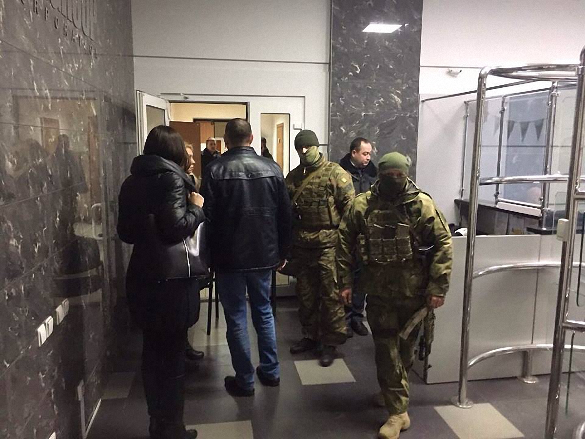 СБУ проводит обыски в офисе нардепа-"радикала"