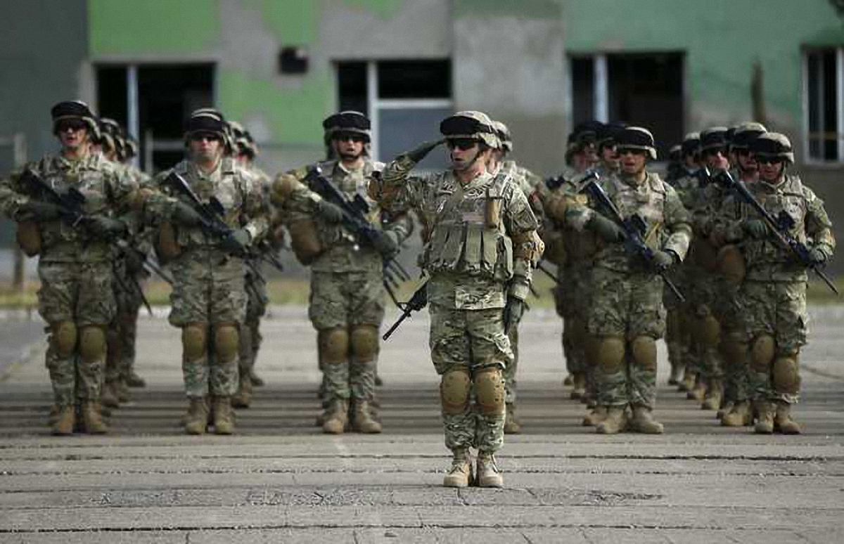 Канада отправит 200 военных инструкторов на длительную командировку в Украину