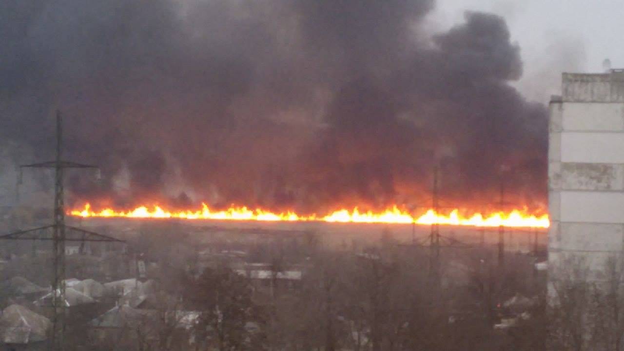 В оккупированном Луганске взорвались склады террористов с топливом