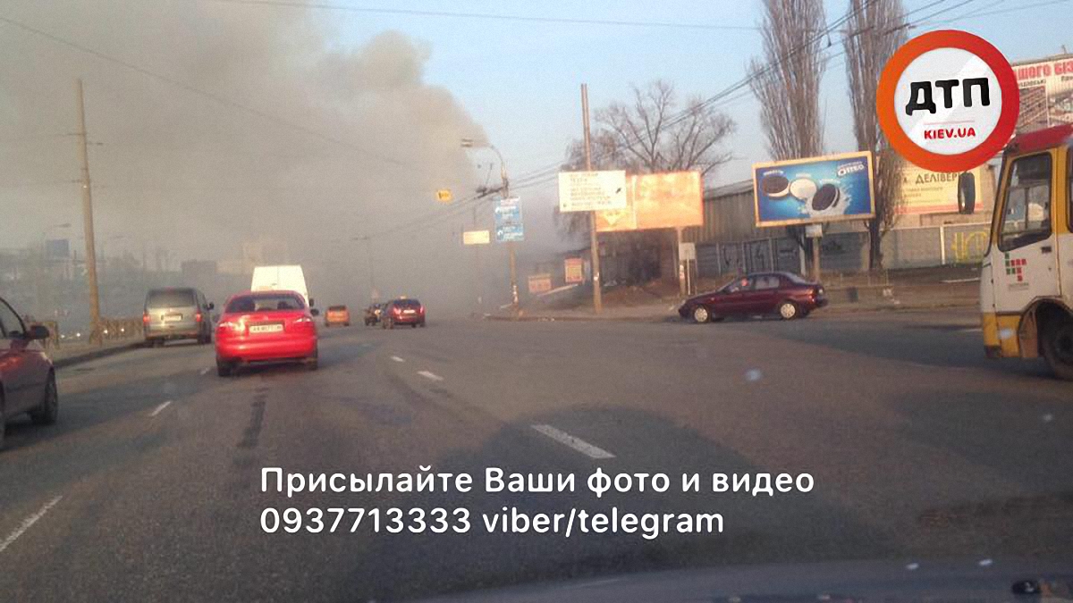 Масштабный пожар в Киеве - пожар на складах в районе метро "Петровка"