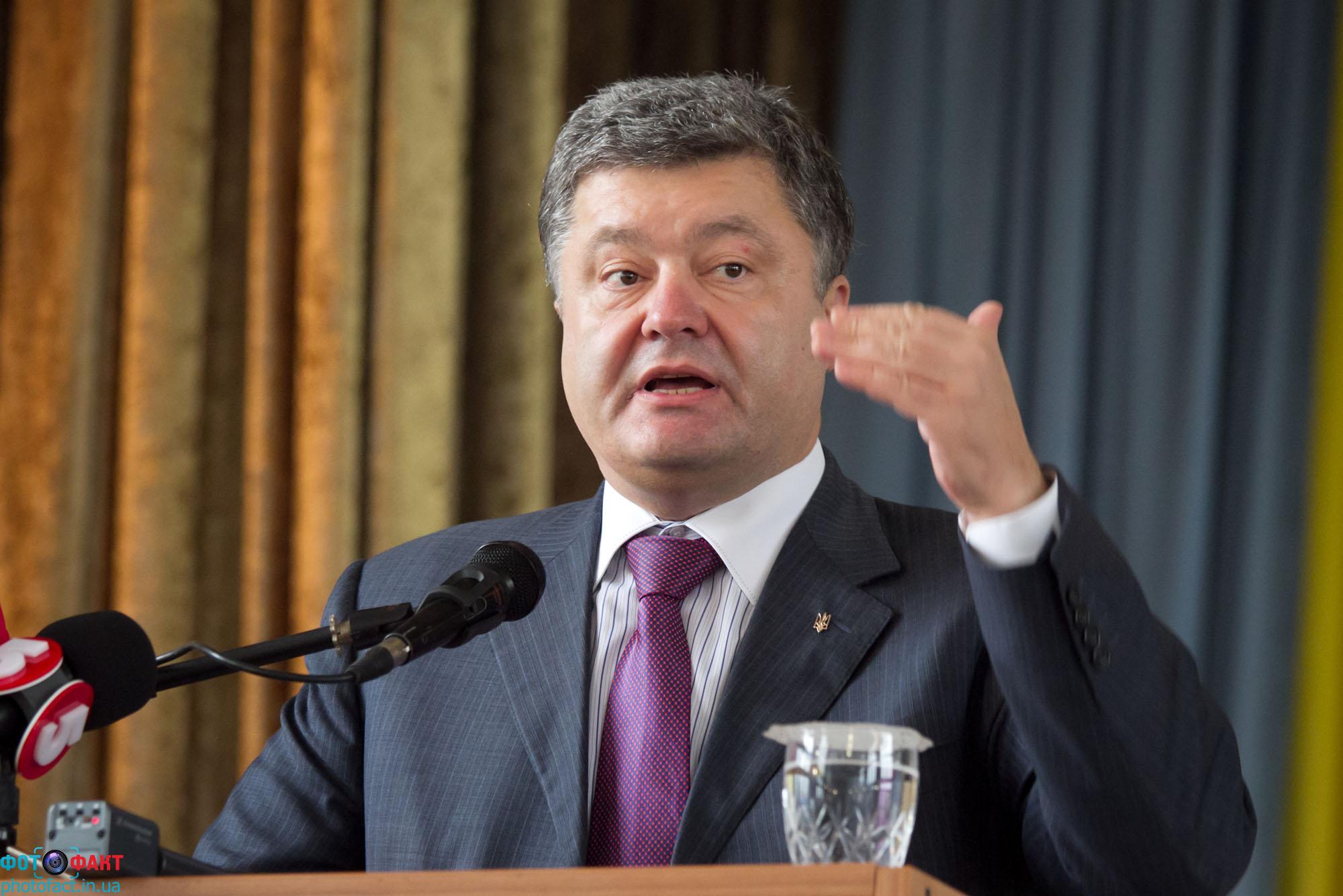 Петр Порошенко подпишет закон о запрете георгиевской ленты