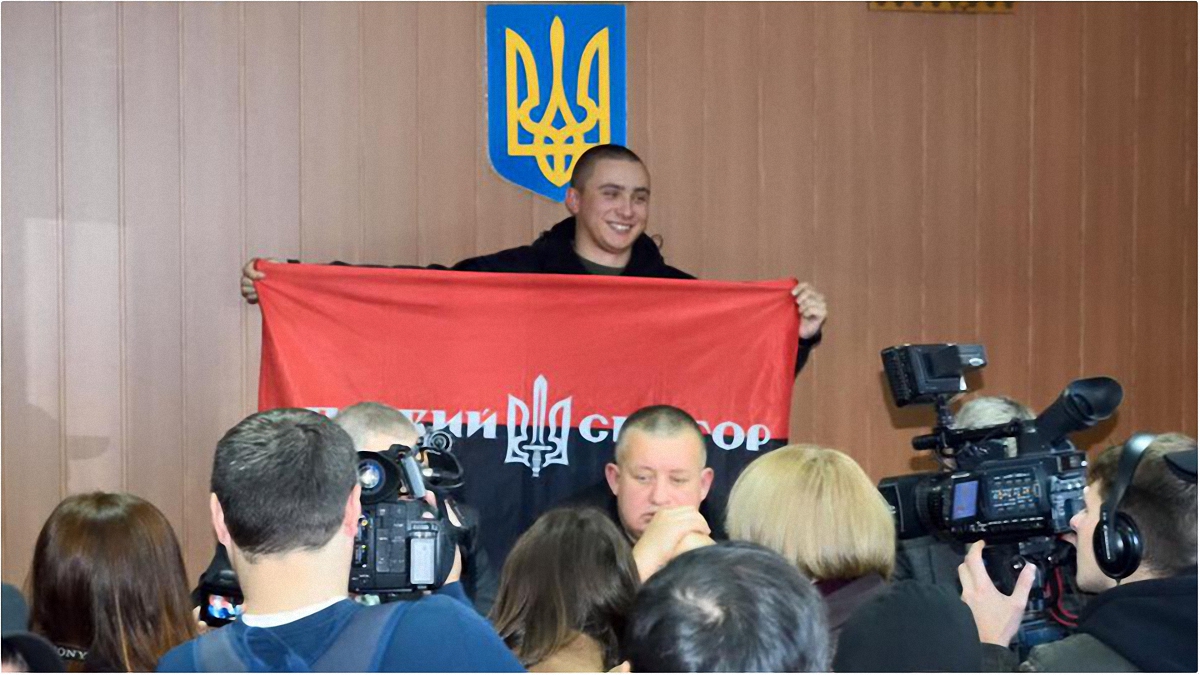 Вождь красно-черных. Кто в Одессе сохраняет патриотов на плаву