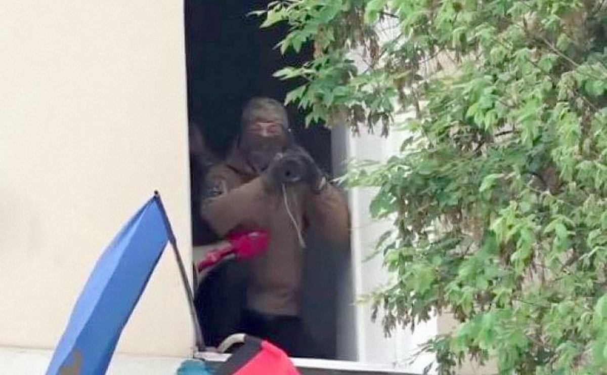Гранатометчик в окне: Аваков пояснил штурм офиса ОУН в Киеве