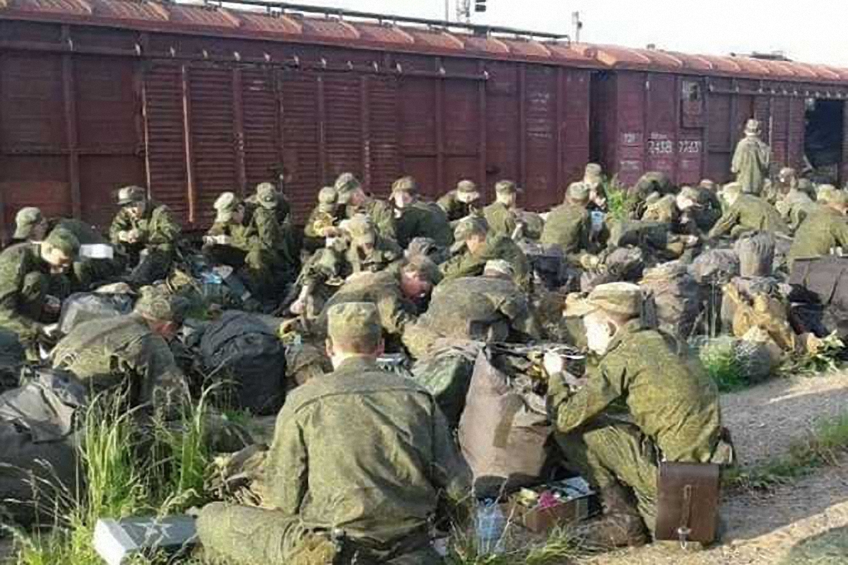 Россия усиливает военный контингент по всей границе с Украиной