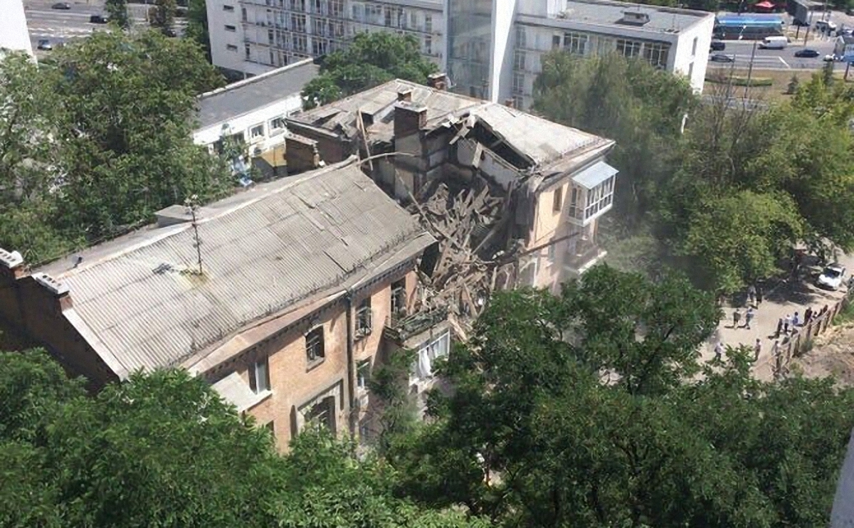 В Киеве снесут разрушенный из-за взрыва дом
