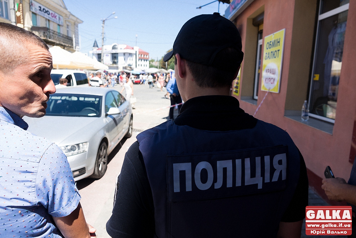 В центре Ивано-Франковска неизвестный расстрелял автомобиль