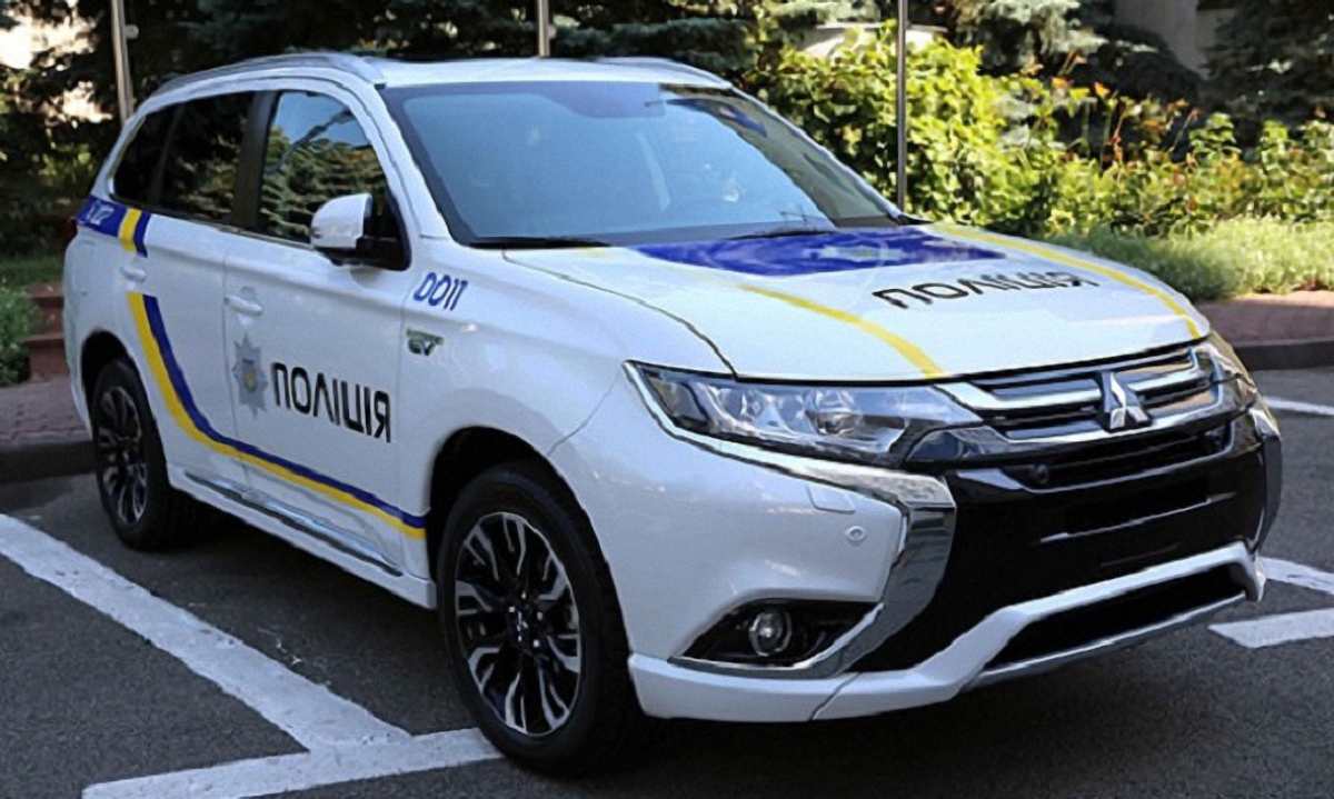 В Днепродзержинске патрульные разбили гибридный Mitsubishi за 1 млн гривен