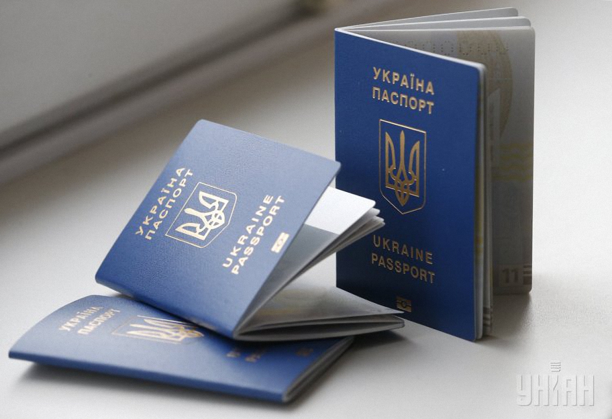 Украинцев предупредили о мошенниках, оформляющих загранпаспорта