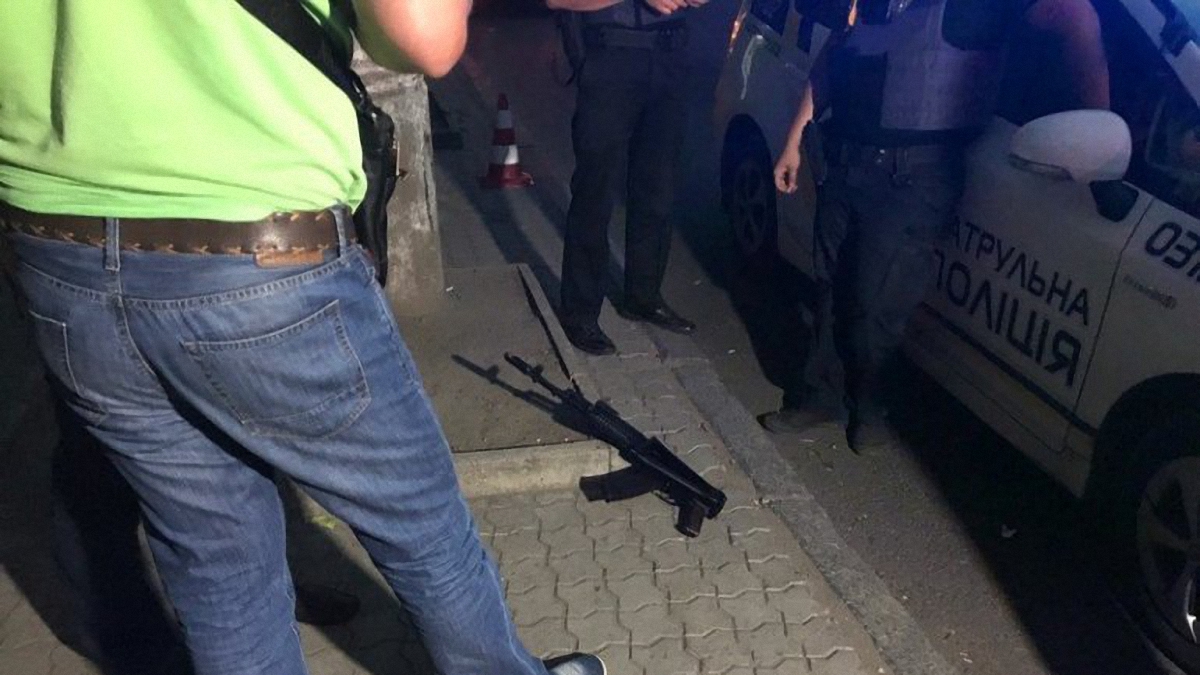 Один из участников перестрелки в Днепре покинул Украину