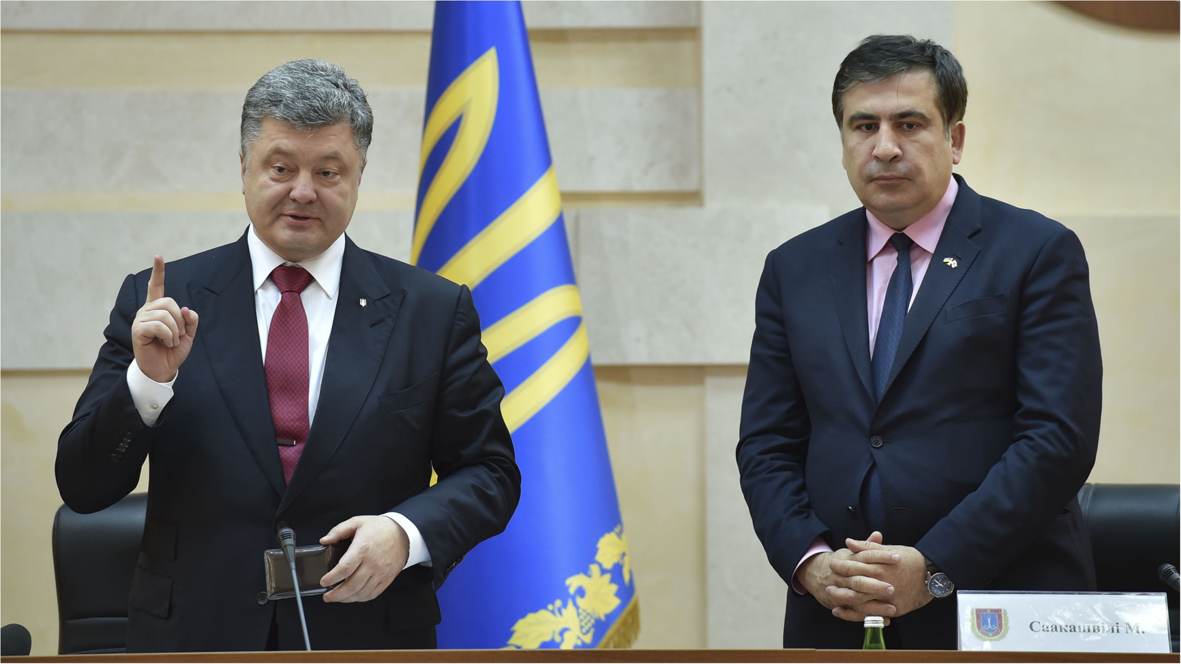 Опрос: Зачем власть отбирает украинское гражданство у Саакашвили
