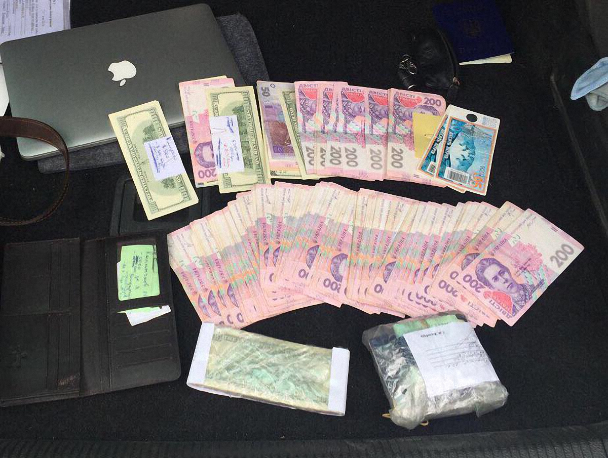 Главу сельсовета задержали на взятке в 250 тысяч