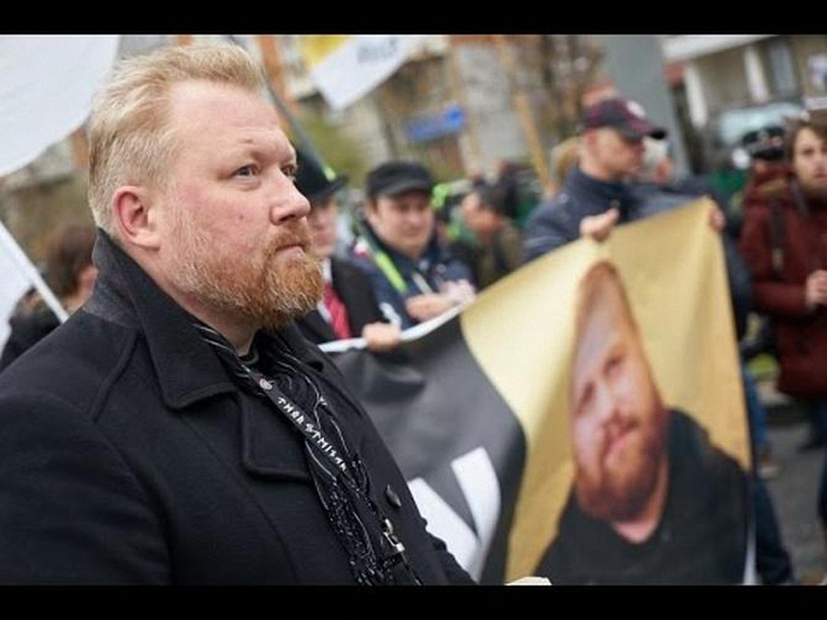 Организатор "Русского марша" хочет сбежать из России в Литву