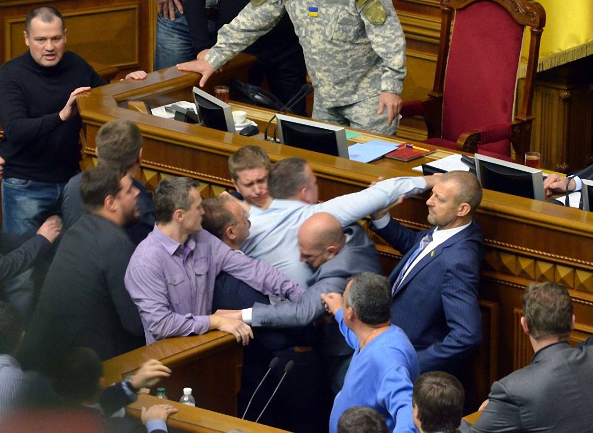 Законы о реинтеграции Донбасса - пока просто слова