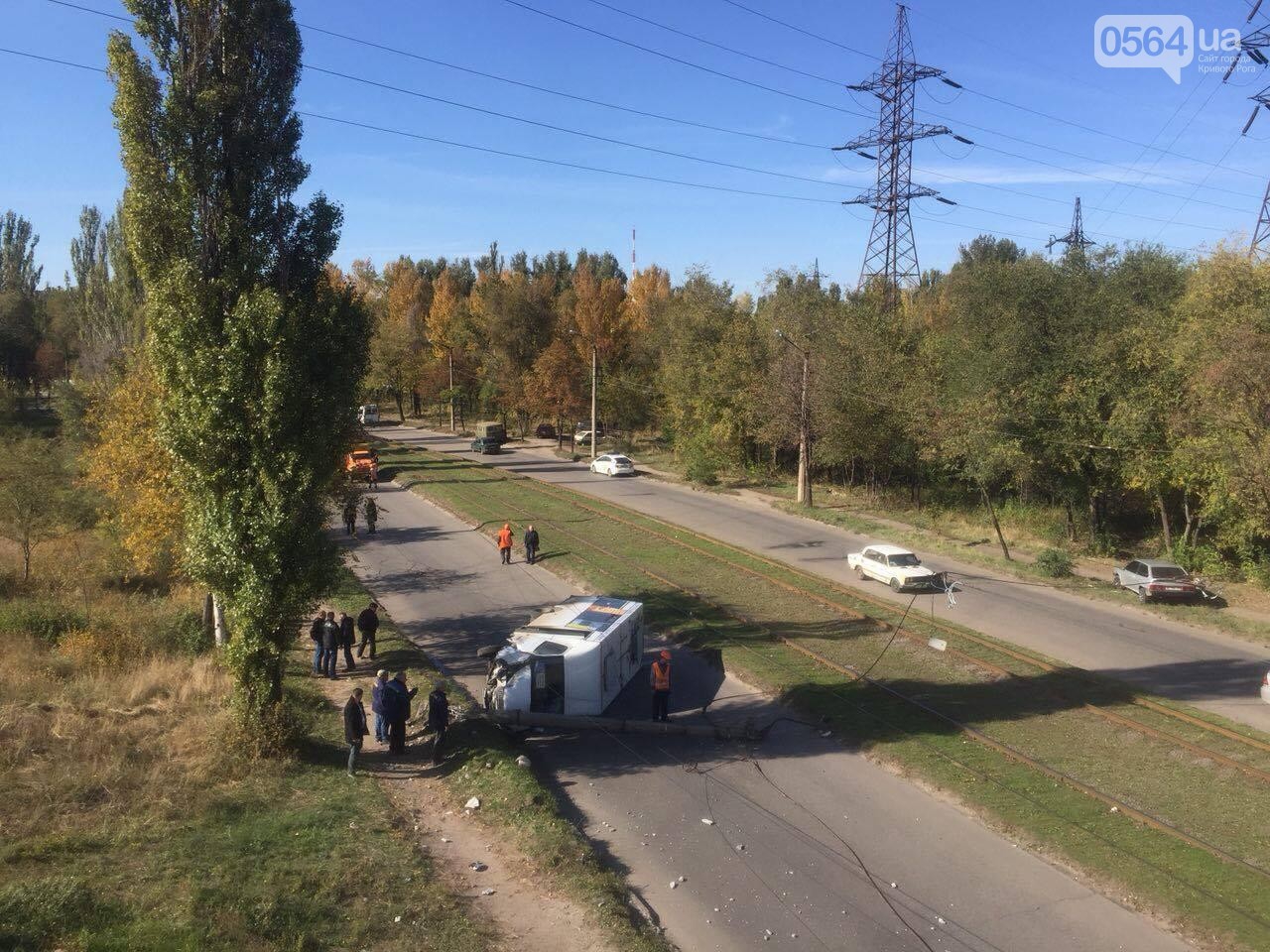 В Кривом Роге маршрутка влетела в столб, есть погибший