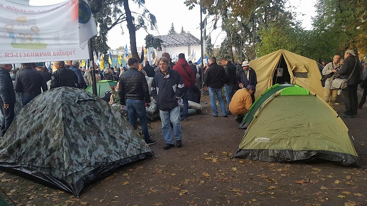 Нацполиция и ГПУ рассказали, что будут делать с палатками под Радой