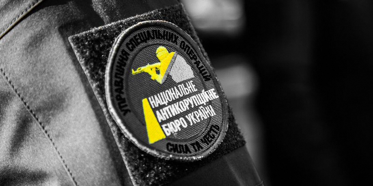 Детективам НАБУ хотели дать 800 тысяч долларов взятки