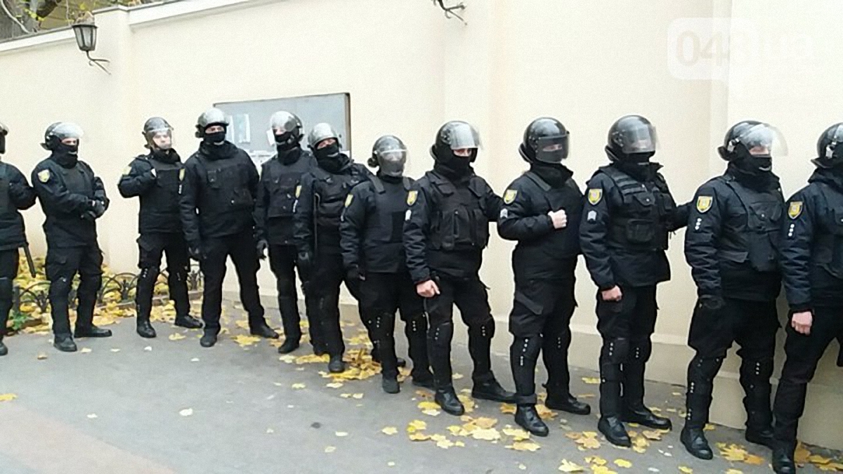 В Одессе хотят застроить Горсад, жители протестуют (фото, видео)