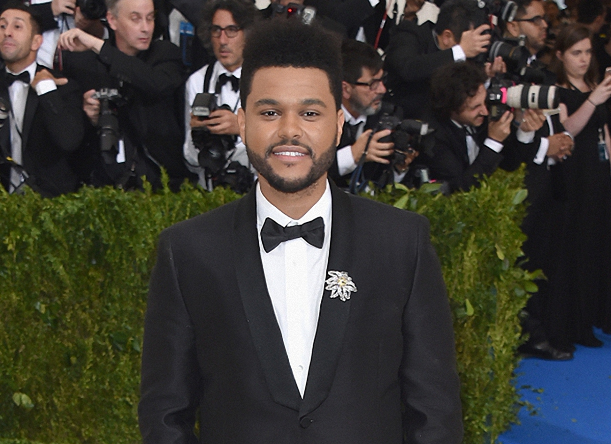 The Weeknd разорвал контракт с H&M из-за расистской надписи на свитшоте