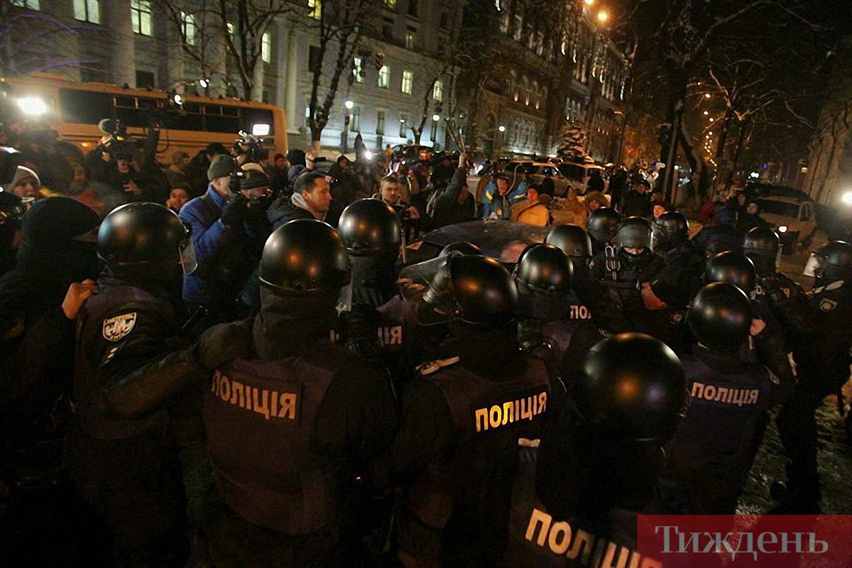 Соратники Саакашвили устроили драку с полицейскими (ВИДЕО)