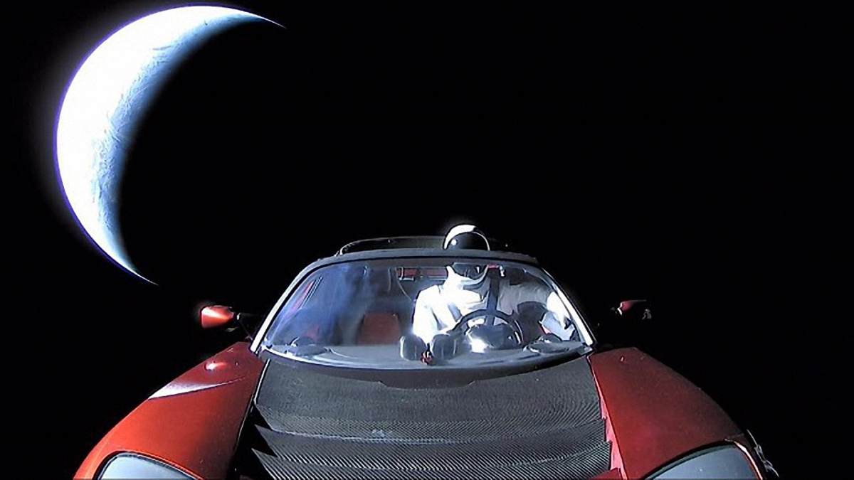 Астрономы показали, как электромобиль Tesla летит сквозь звезды