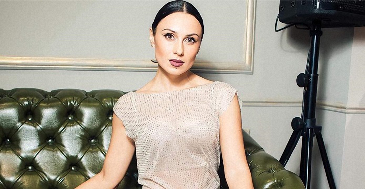 DJ NANA Анастасия Кумейко устроила стриптиз и засветила грудь