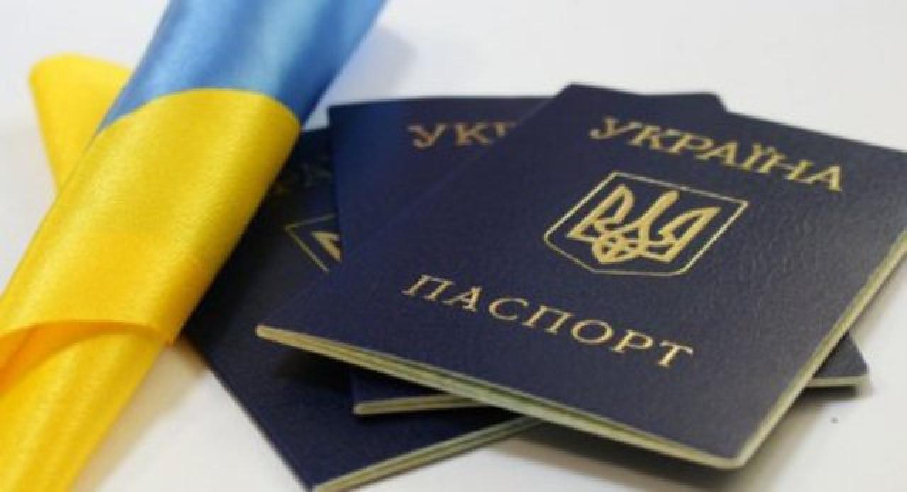 Выдача паспорта в виде книжки попала под запрет