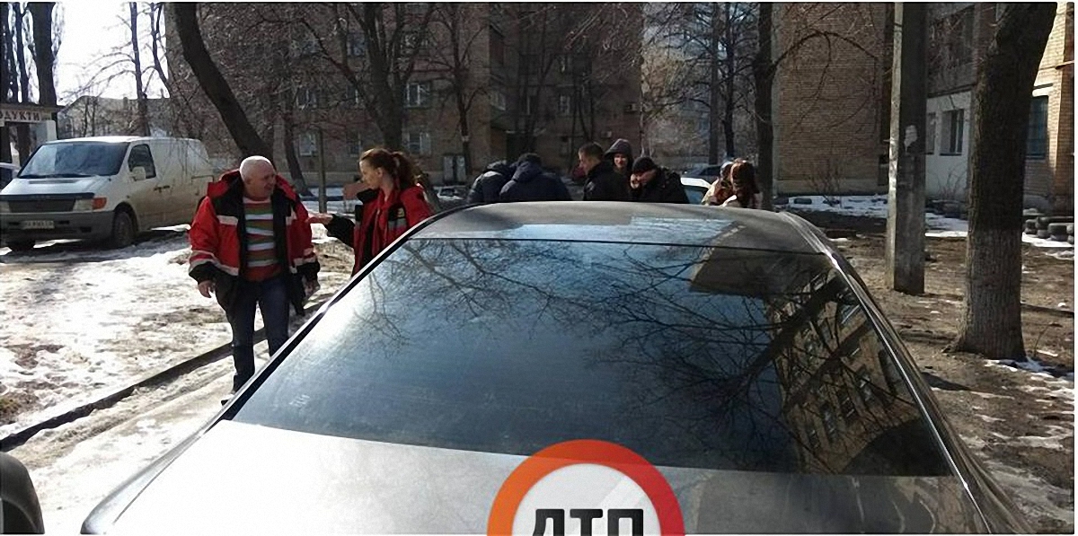 В Киеве автохам напал на водителя "скорой"
