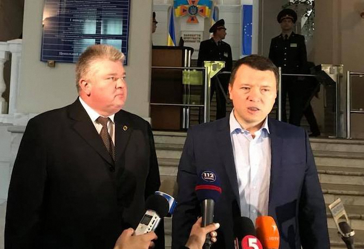 Охрана ГСЧС не пускает Бочковского на рабочее место