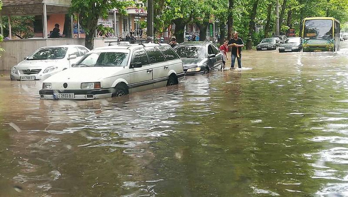 Херсон затопило после сильного дождя (фото)