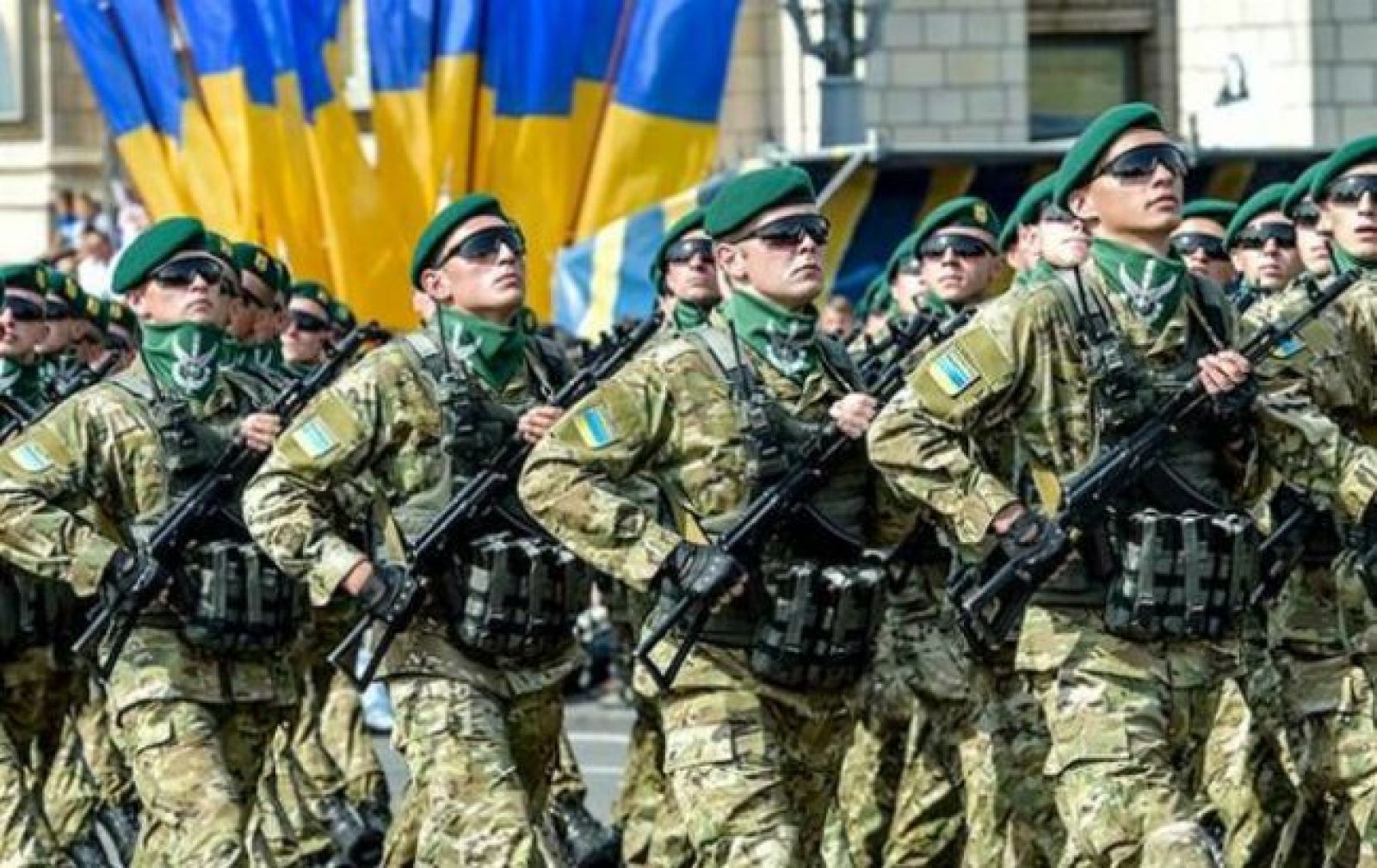 Украинская армия вооружена лучше, чем за всю ее историю - Порошенко