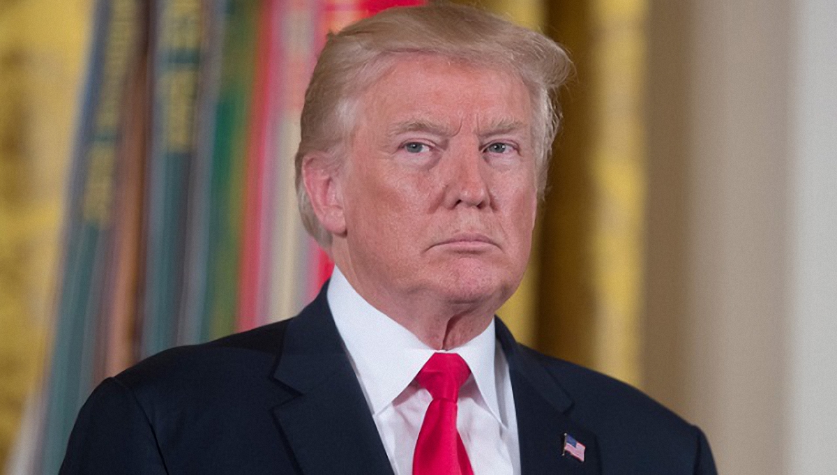 Трамп прокомментировал ситуацию с пресс-секретарем, которую выгнали из ресторана