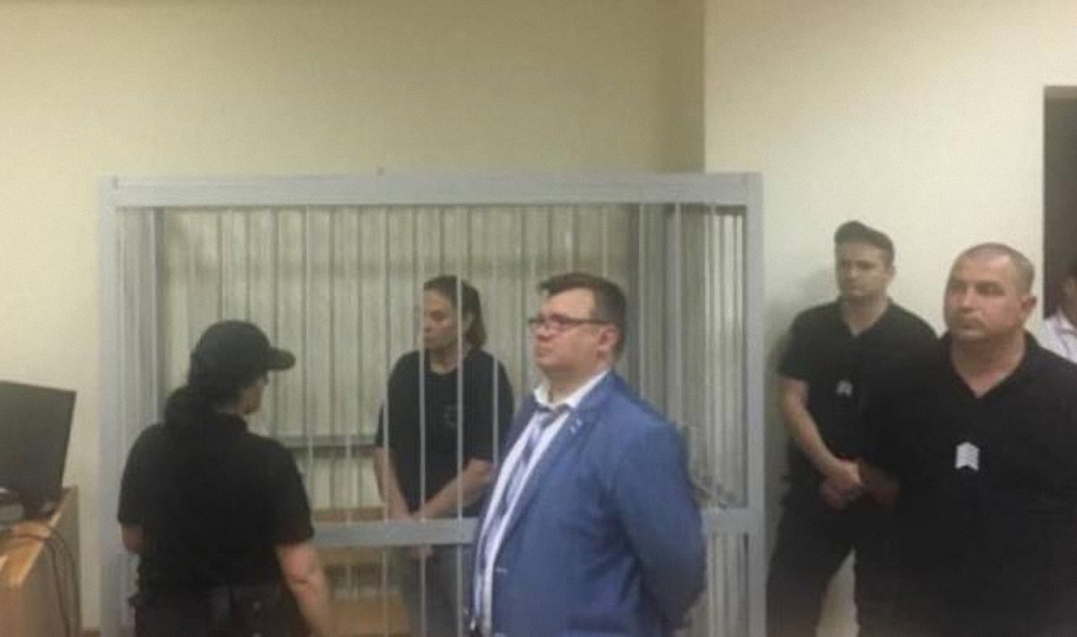 Жена экс-нардепа Сигала вышла под залог в 90 миллионов