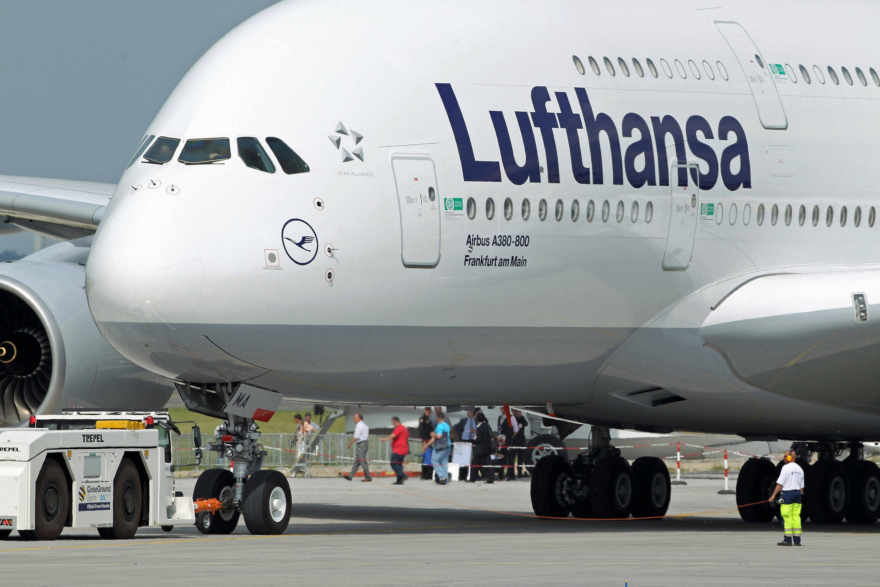 Но осадочек остался: в Lufthansa извинились перед украинцами за ролик о России к ЧМ-2018