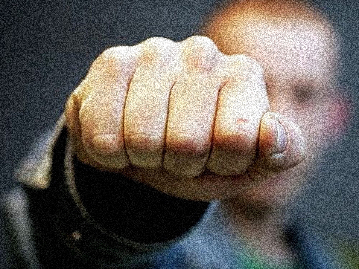 В Днепропетровскйо области в диско-баре жестоко избили тяжело раненого в АТО бойца