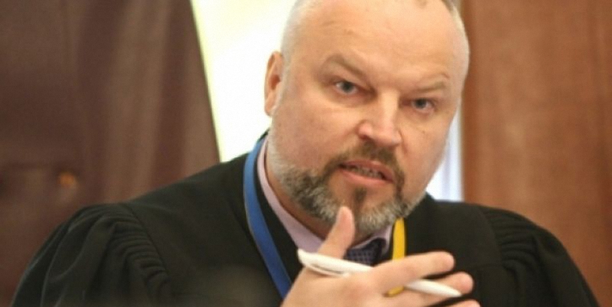 В Киеве напали на судью, который слушает дело о расстреле мадановцев