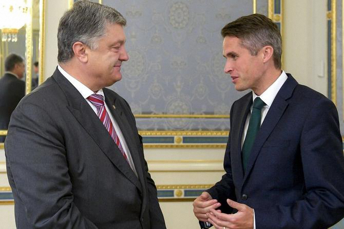 Усиление санкций: Порошенко обсудил наказание русских с министром обороны Великобритании