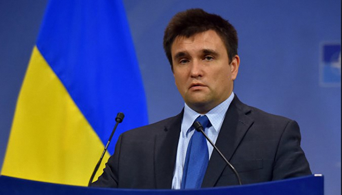 Украина может выслать консула Венгрии из-за раздачи паспортов