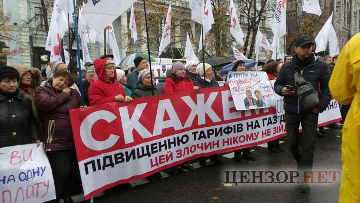 Рабинович плачет: Тимошенко согнала "возмущенных граждан" на пикет за 180 гривен в час