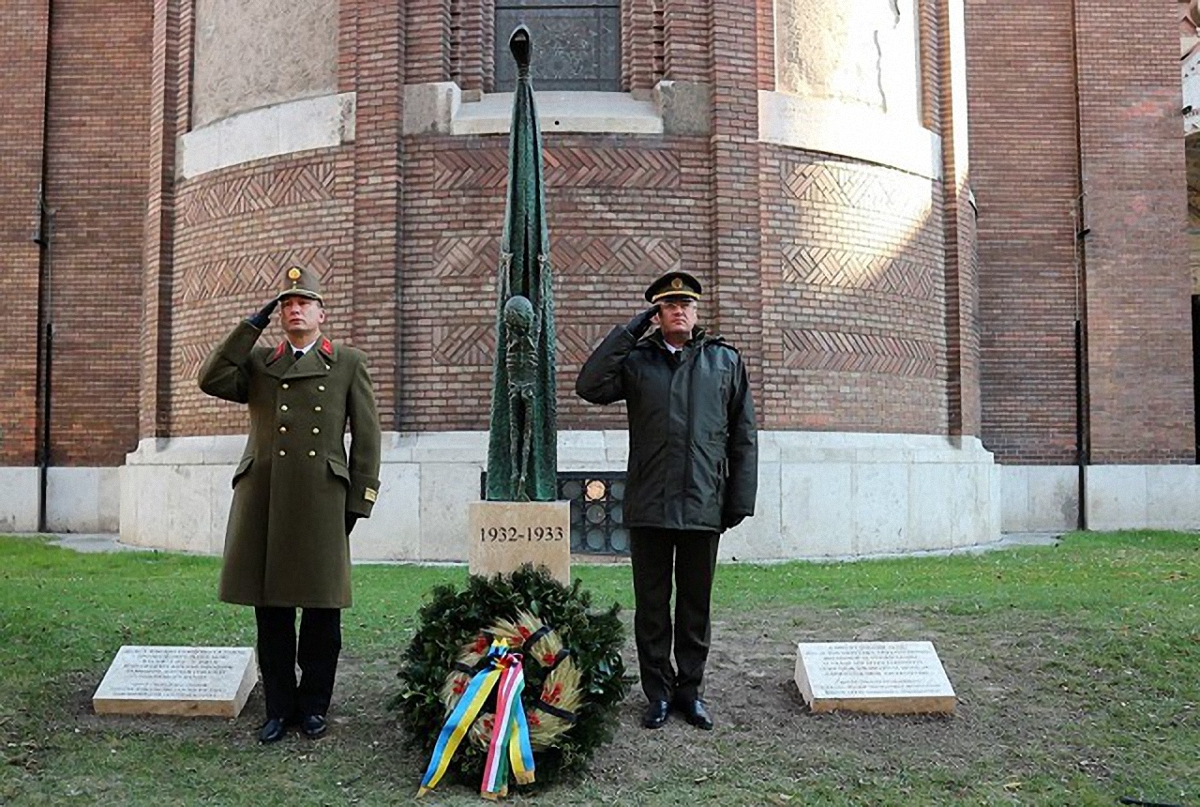 В Венгрии открыли памятник жертвам Голодомора