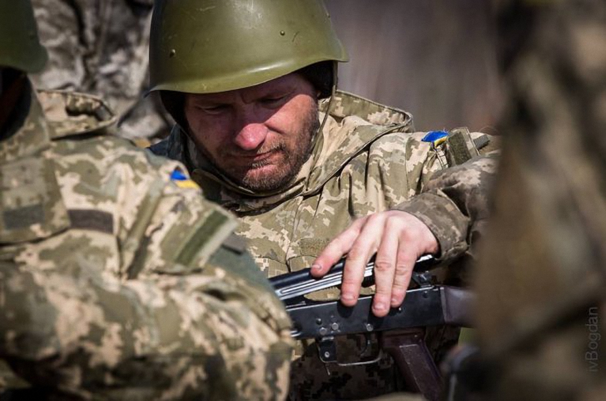 Российские оккупанты 16 раз обстреляли позиции ООС, враги ранили двоих украинских военных
