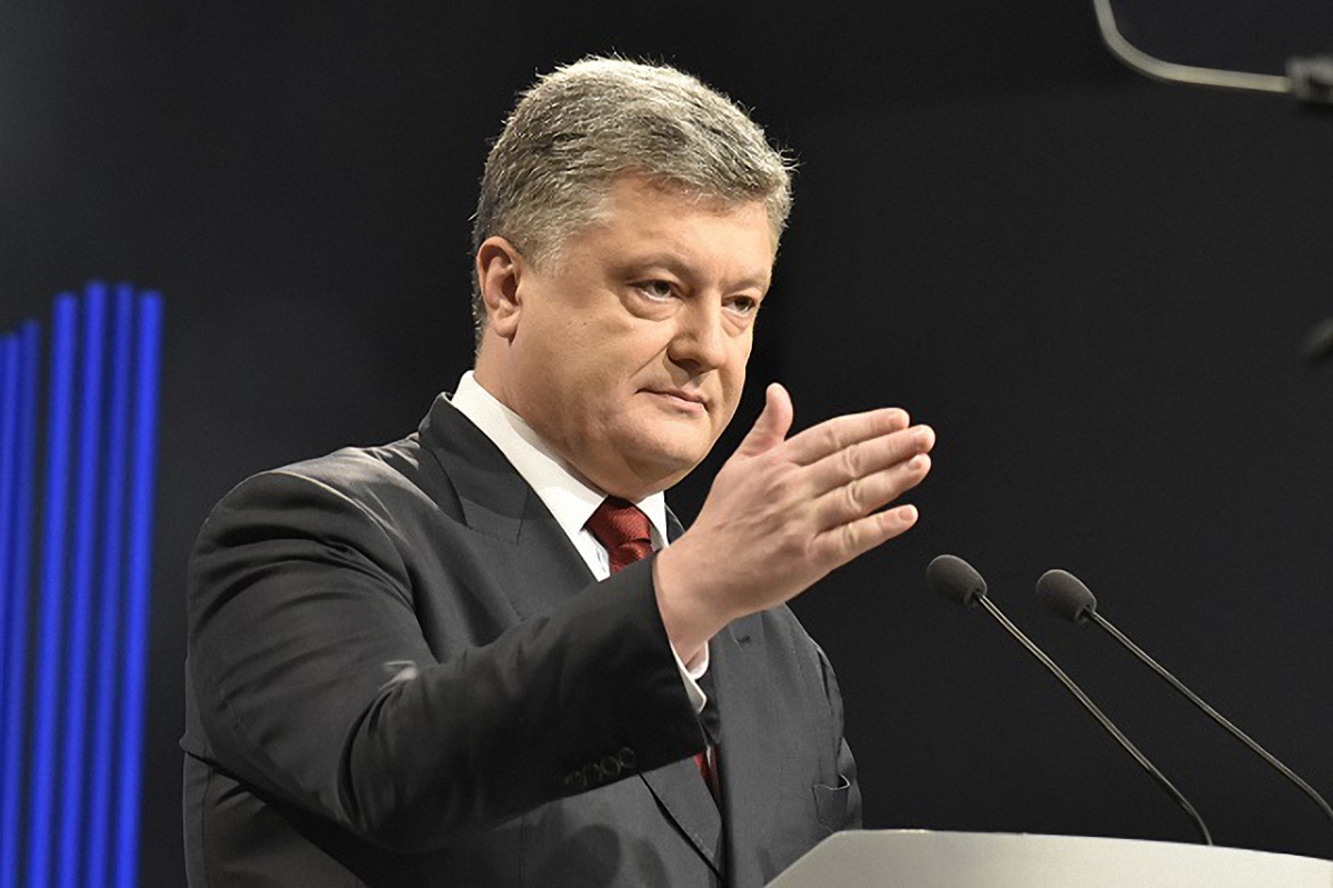 Порошенко назвал главное условие прекращения военного положения
